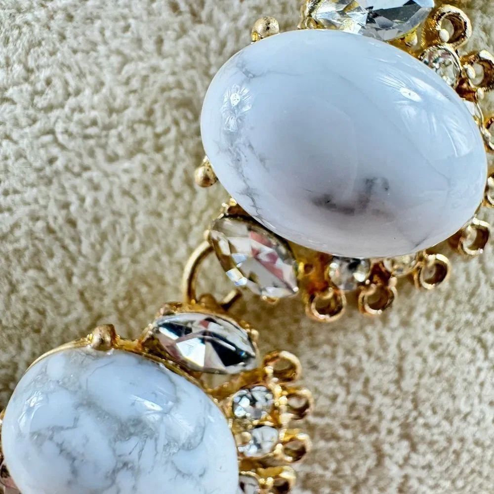 Elegant White Stones & Gemstones Inlaid In Gold Necklace - Picture 5 of 8